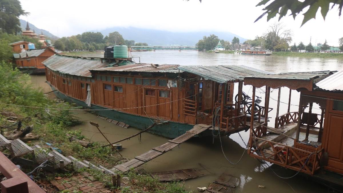https://www.jagranimages.com/images/newimg/29082025/29_08_2025-srinagar_story_24029301.jpg