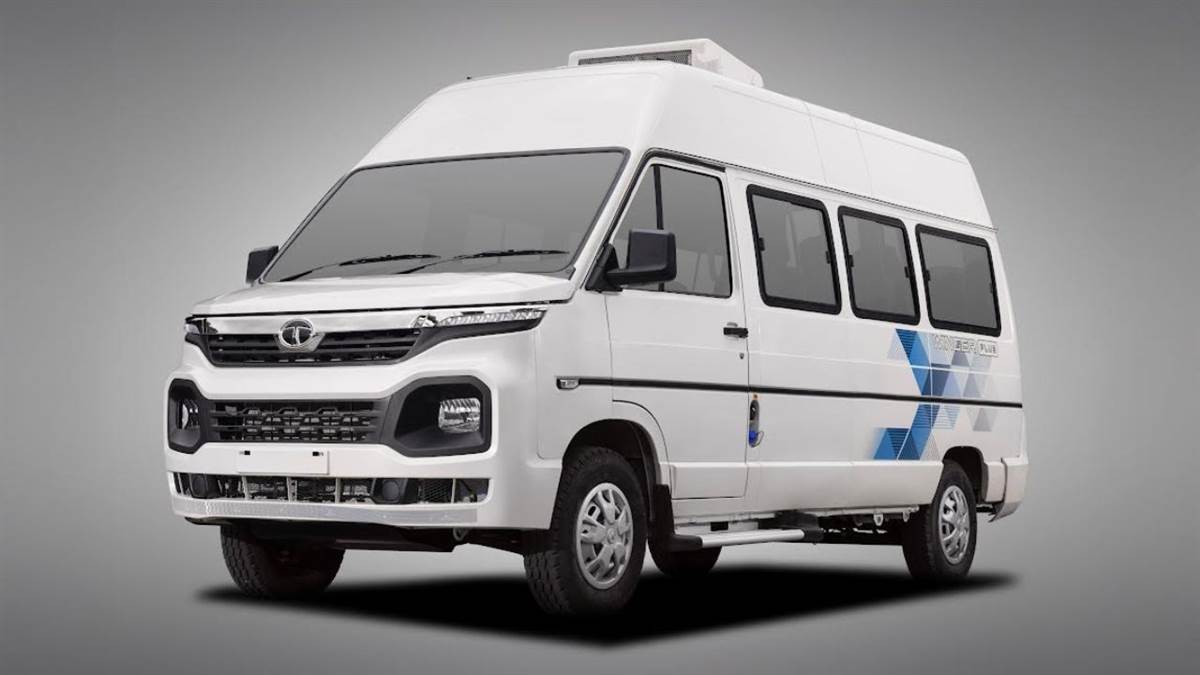 https://www.jagranimages.com/images/newimg/29082025/29_08_2025-tata_winger_plus_02049_24028908.jpg