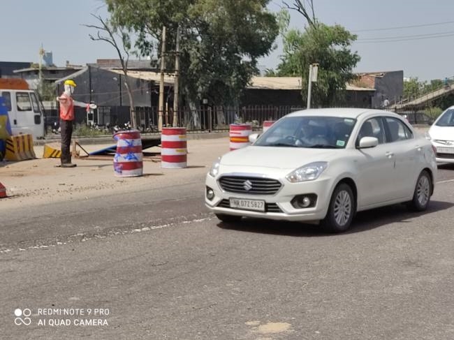 जीटी रोड पर डमी के सहारे ट्रैफिक व्यवस्था संभाली
