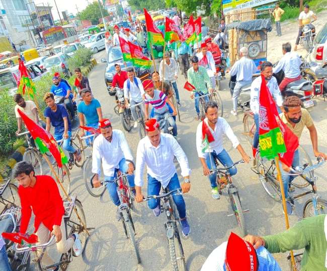 samajwadi chhatra sabha took out vote bring change yatra in meerut