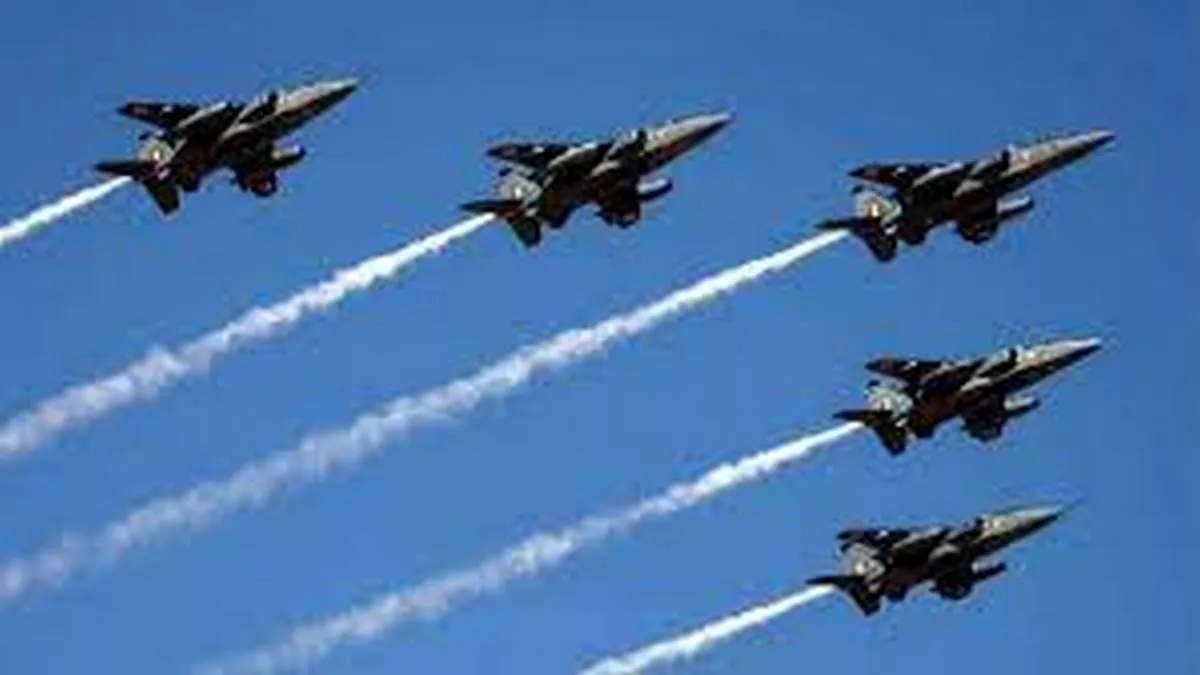 चंडीगढ़ में सुबह से ही आसमान में वायु सेना के फाइटर जेट मंडरा रहे हैं। फाइल फोटो