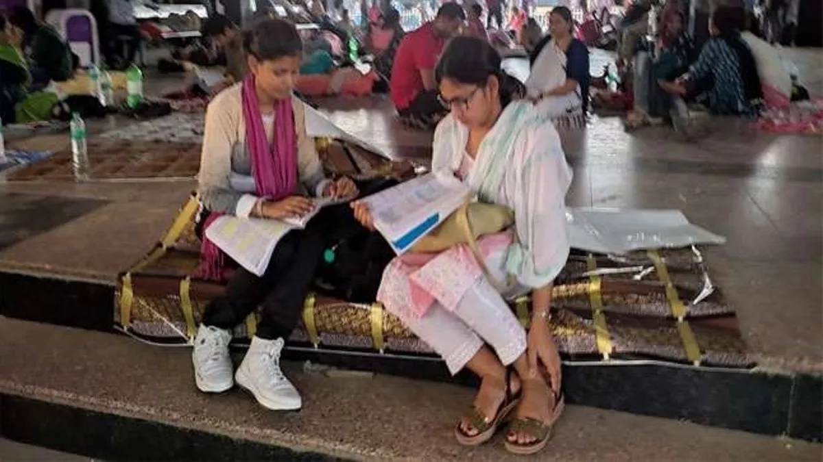 BPSC 67th Prelims Exam: रेलवे स्टेशन पर उमड़े छात्र।