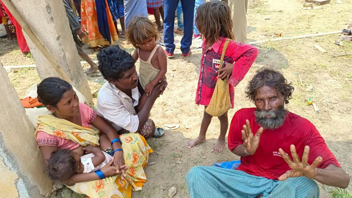 Jharkhand News: पलामू के मुरुमातू गांव में समुदाय विशेष के लोगों ने महादलितों का घर उजाड़ दिया था।