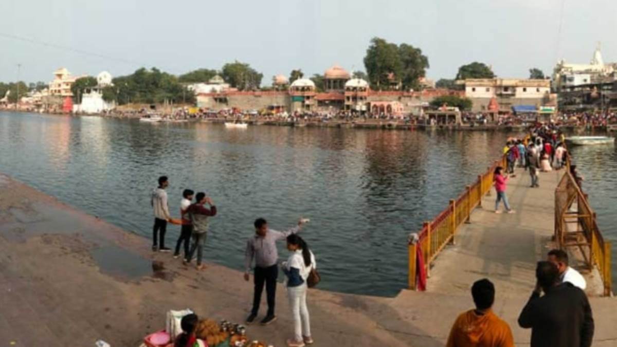 https://www.jagranimages.com/images/newimg/29092022/29_09_2022-shipra_river_23106575.jpg
