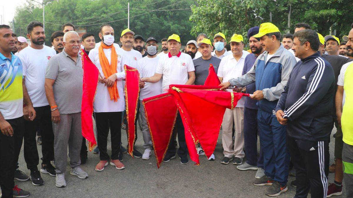 https://www.jagranimages.com/images/newimg/29092022/29_09_2022-walkathon_on_world_heart_day_23108186.jpg
