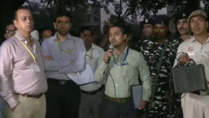 DDA अधिकारियों ने सील किया रोशनारा क्लब।
