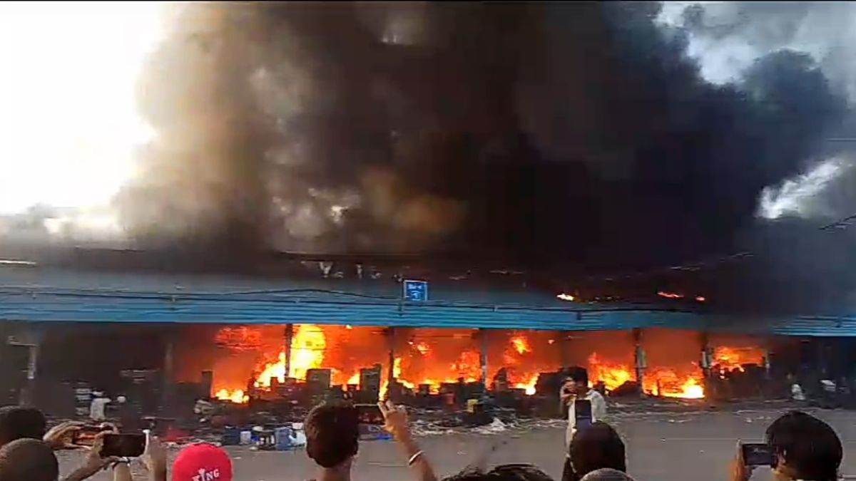 https://www.jagranimages.com/images/newimg/29092023/29_09_2023-delhi_fire_news_23543233.jpg