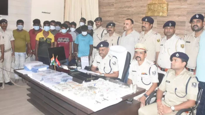 पूर्णिया पुलिस की बड़ी कार्रवाई: ओडिशा गैंग के सदस्यों समेत 14 बदमाश पकड़े