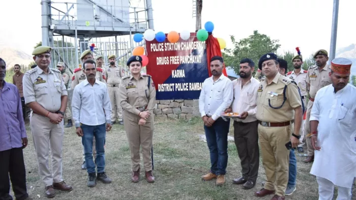 रामबन के SSP व SP ने नशा मुक्ति के लिए किया कर्मा पंचायत का दौरा