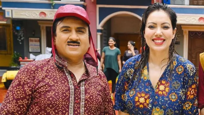 TMKOC के सेट पर बिना जेठालाल के बबीता ने मनाया बर्थडे। Photo Credit- Instagram