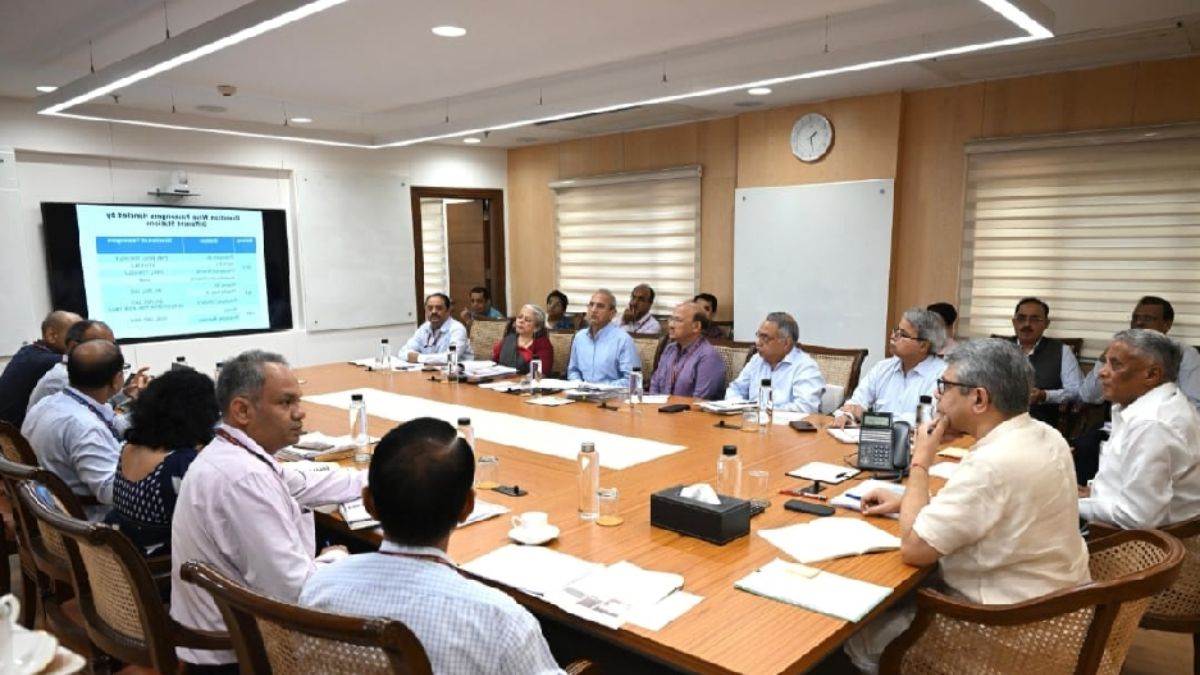 railway minister ashwini vaishnaw gave an important update on maha kumbh