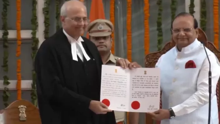 न्यायमूर्ति मनमोहन बने दिल्ली हाईकोर्ट के मुख्य न्यायाधीश, राजनिवास में LG ने दिलाई शपथ