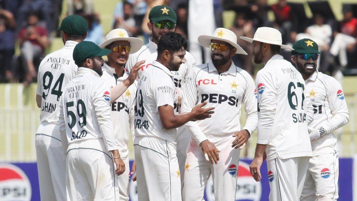 https://www.jagranimages.com/images/newimg/29092024/29_09_2024-pakistan_team_23806651.jpg