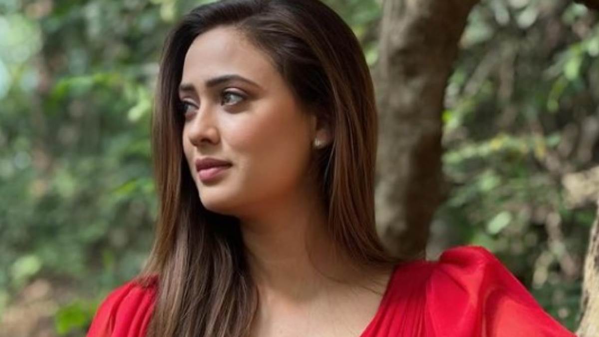 https://www.jagranimages.com/images/newimg/29092024/29_09_2024-shweta_tiwari_in_red_23806743.jpg