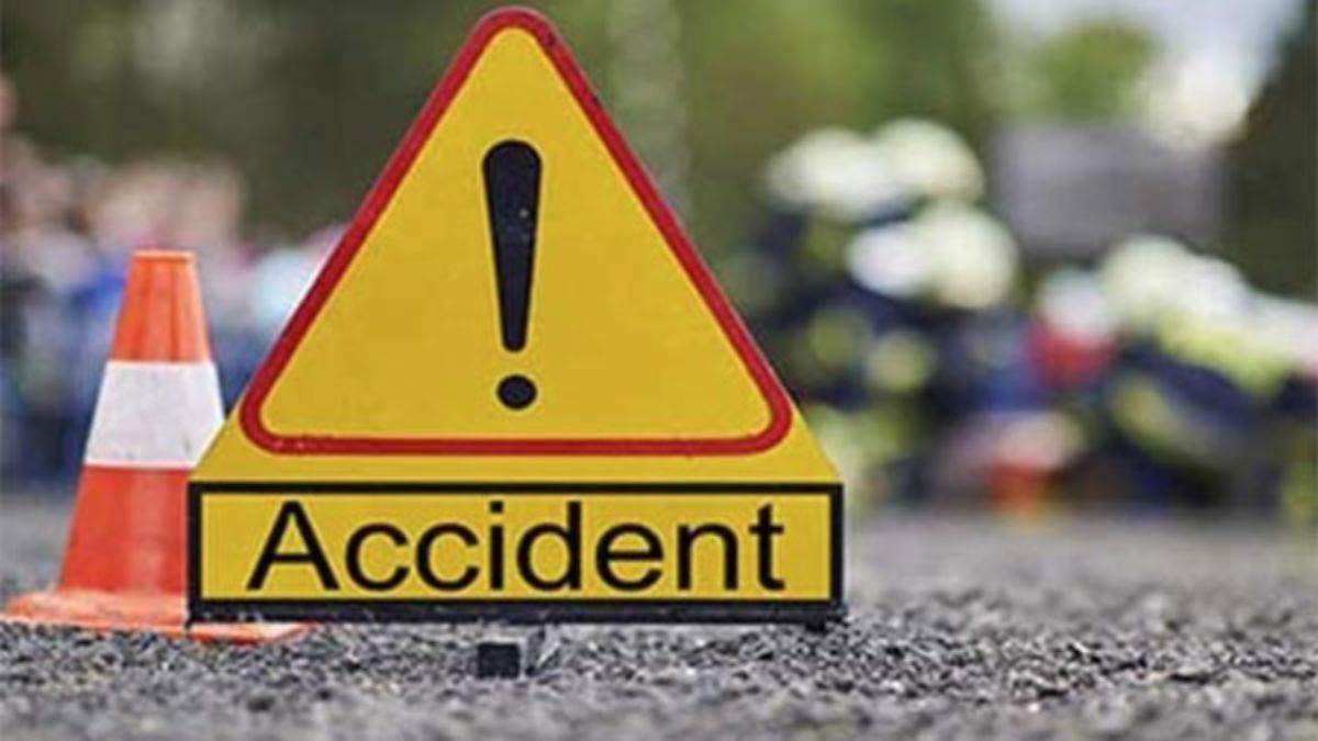 hardoi news big road accident in hardoi couple and three children died all were on bike
