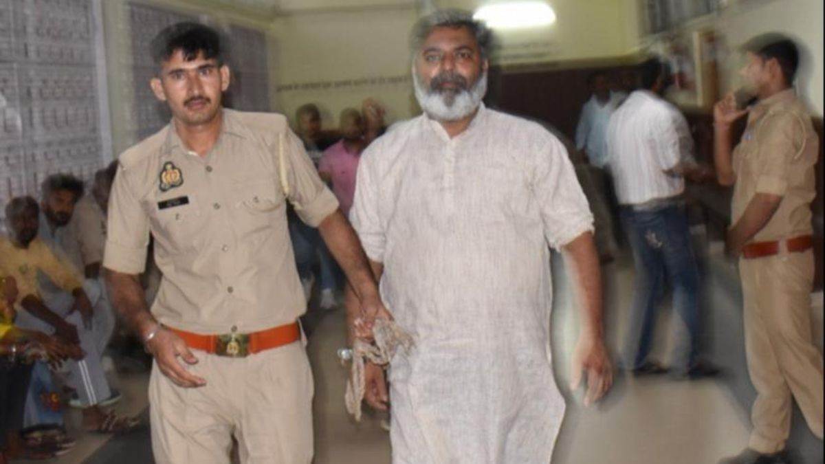 bike showroom owner murder ashok pandey jailed aligarh police search pooja shakun pandey