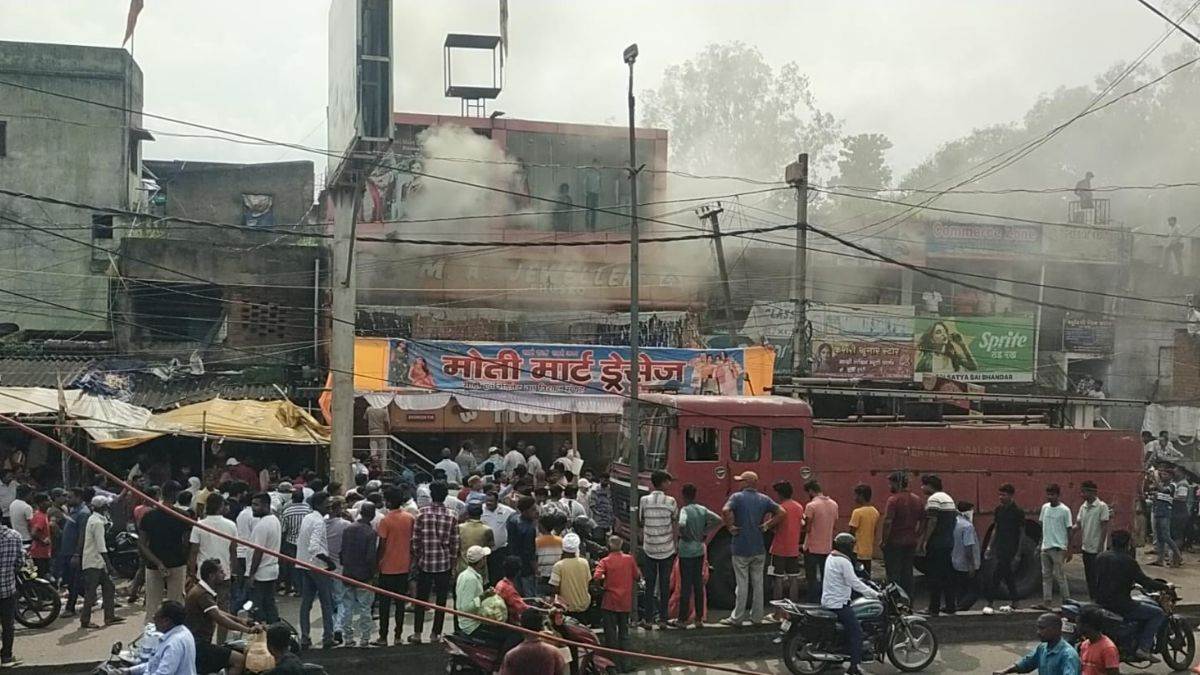 bokaro news jewelry shop fire major blaze erupts in fusro market
