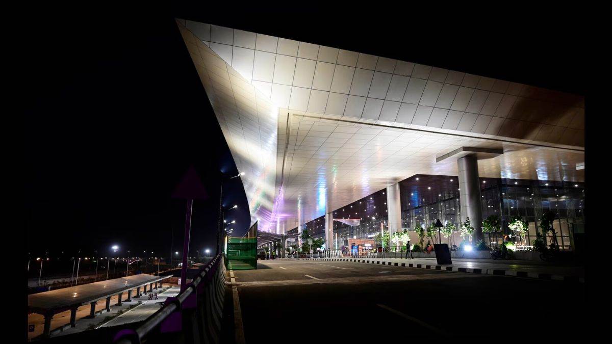security threat cisf and other agencies on high alert at cccs international airport lucknow after security threat bds deployed