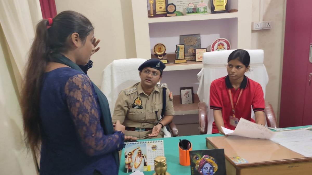 mission shakti student becomes one day police circle officer in chunar