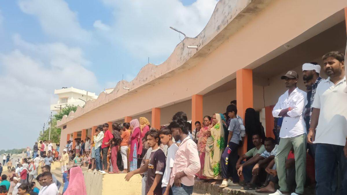 barhaj four drown in saryu river while collecting water for navratri puja