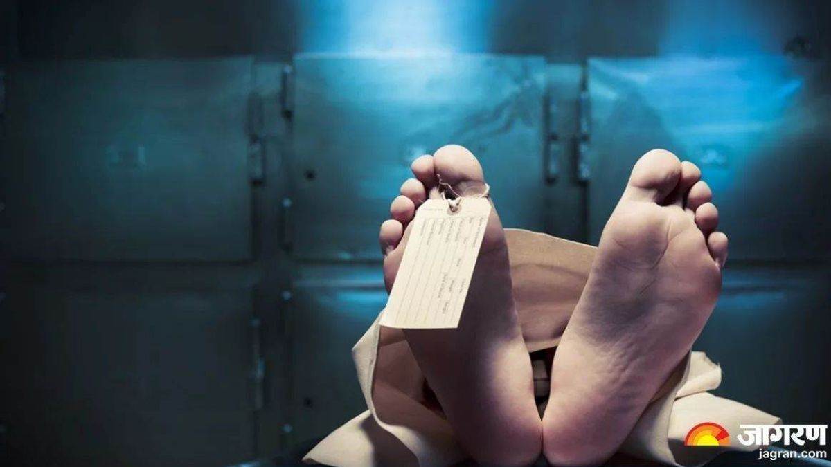 ncr faridabad man found dead in friends room murder investigation underway