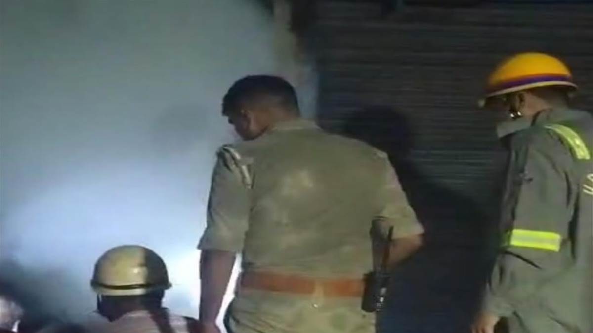 gorakhpur city news fire engulfs shop family rescued