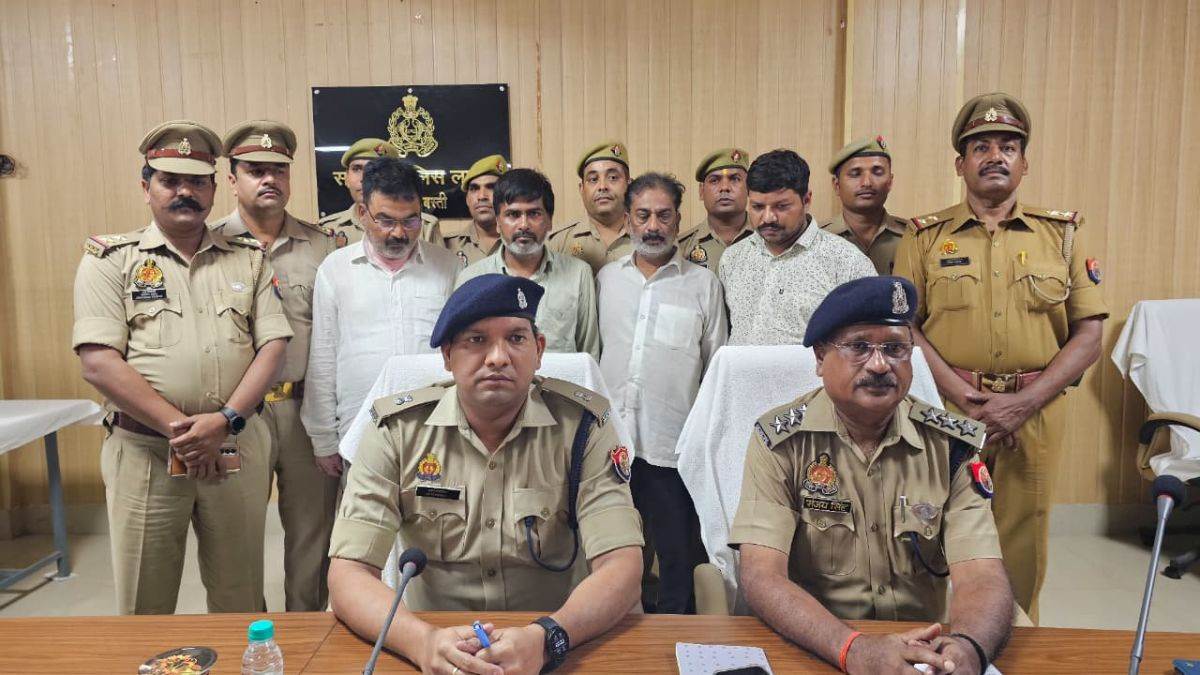 basti news four arrested with fake currency worth 15 lakhs