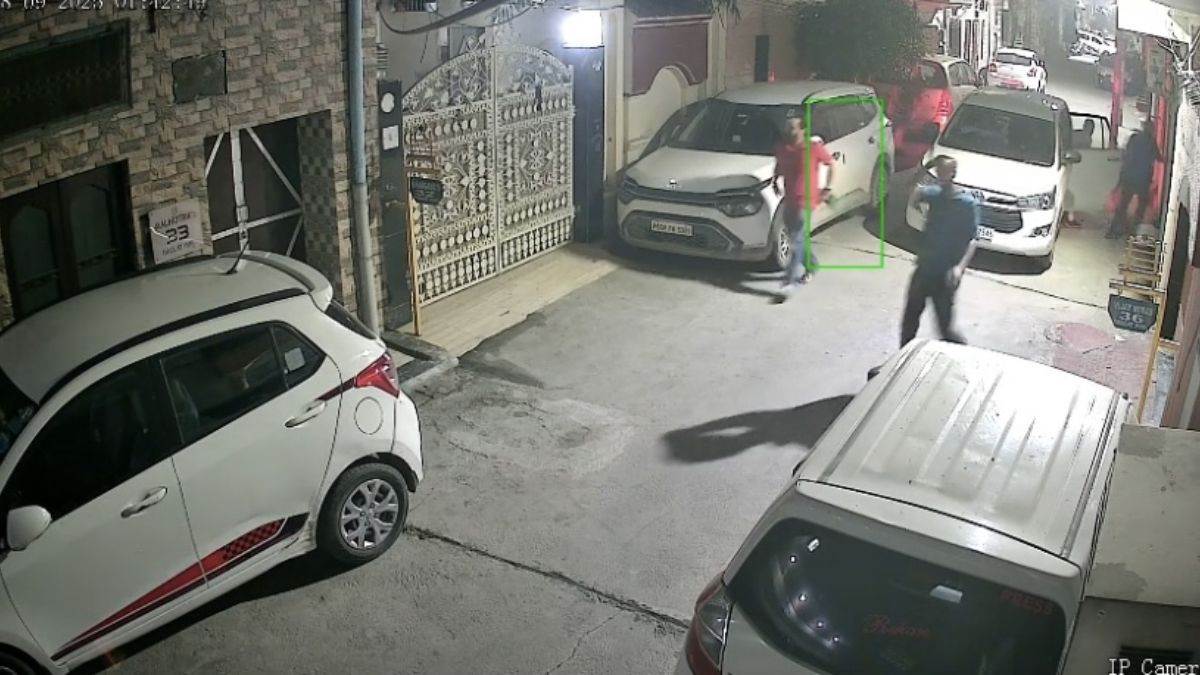 gangsters raid gambling den in jalandhar loot lakhs of rupees police engaged in investigation