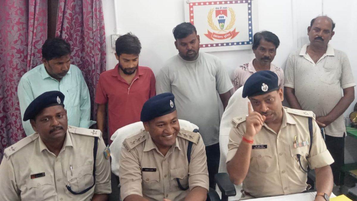 jamtara property fraud gang dupes man of rs 89 lakh with fake land deal