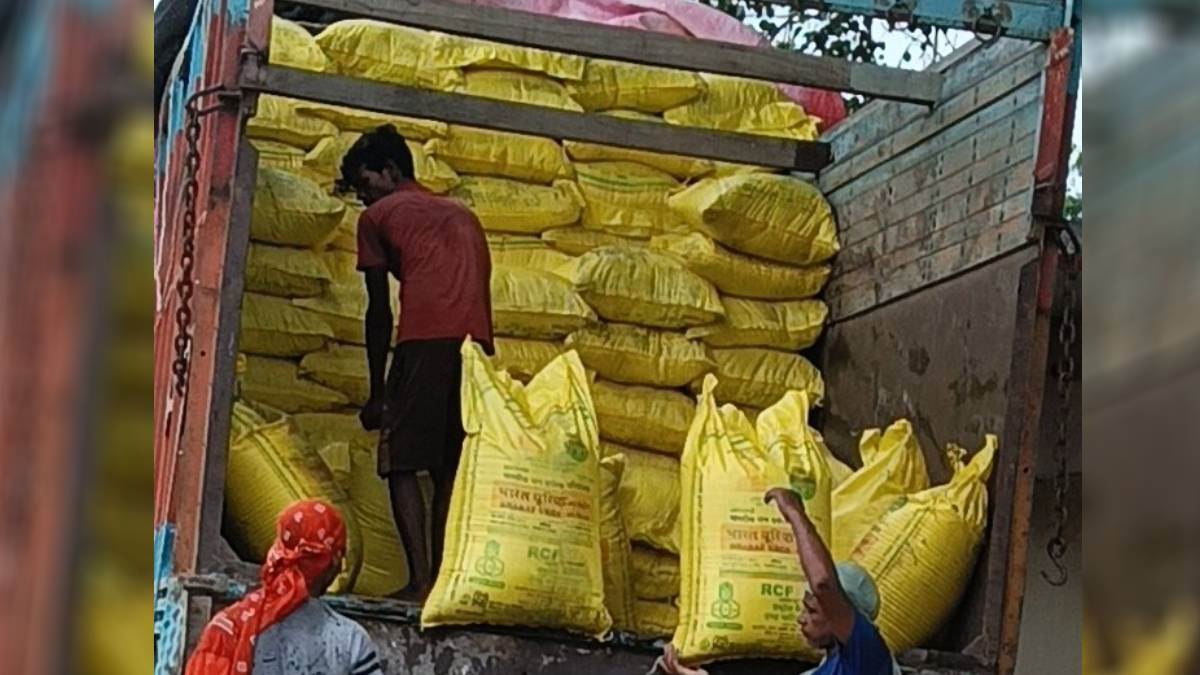 fertilizer sellers will have to post this information outside their shops daily to stop black marketing