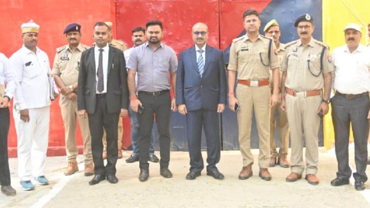 district jail inspection civic officials review security and prisoner welfare