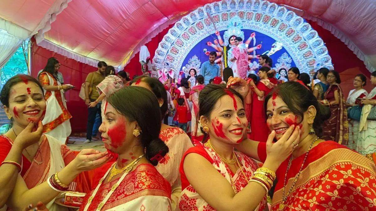 navratri 2025 day 10 maa durga immersion rituals color mantra and significance bihar news
