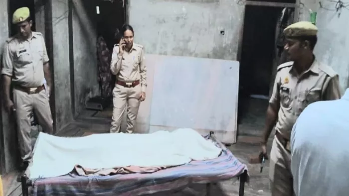 शामली के गांव अंबेहटा में किशोरी की हत्या की सूचना पर मौके पर मौजूद पुलिस बल l जागरण