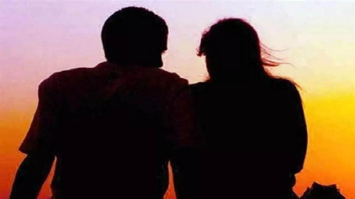 jhansi city news young couple commits suicide due to social constraints