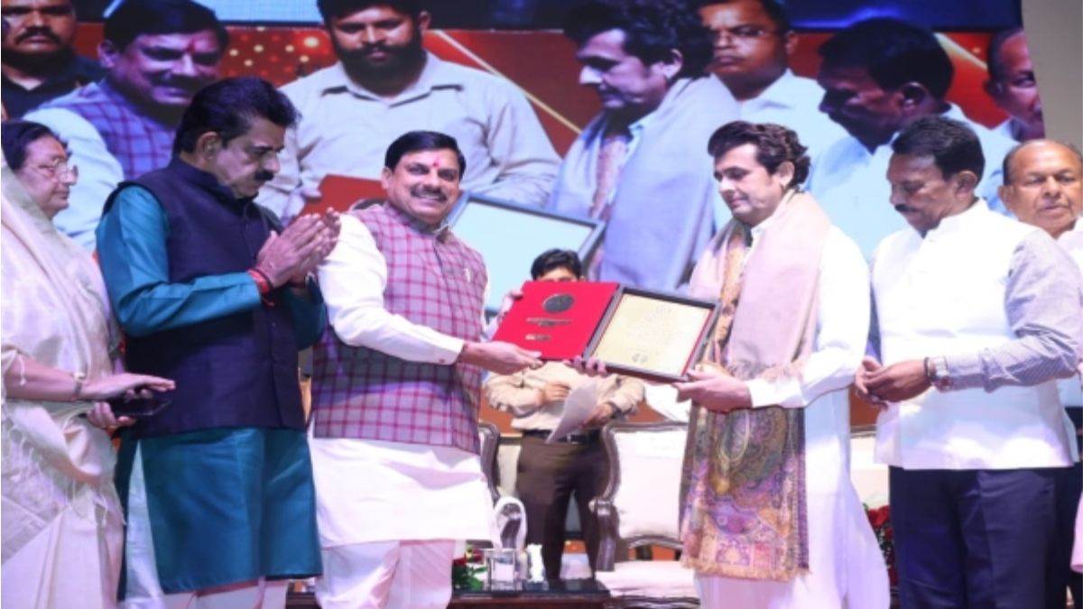 https://www.jagranimages.com/images/newimg/29092025/29_09_2025-sonu_nigam_award_24063851.jpg