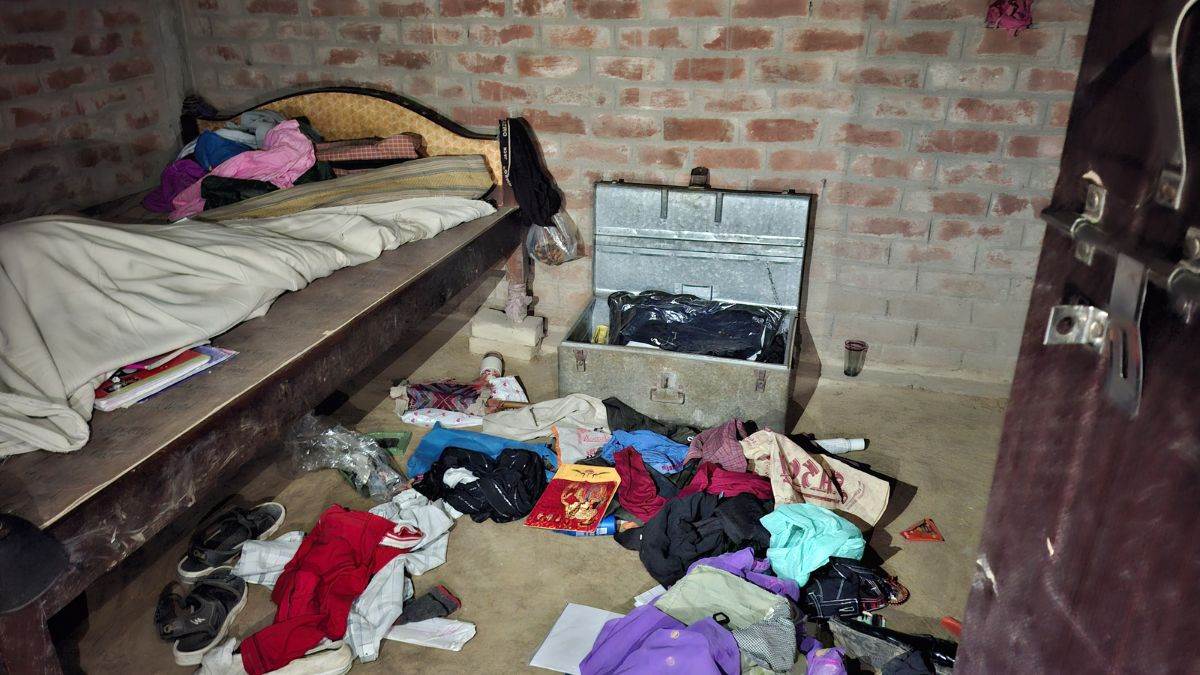 robbery at rohiyawan village valuables stolen in sultanpur