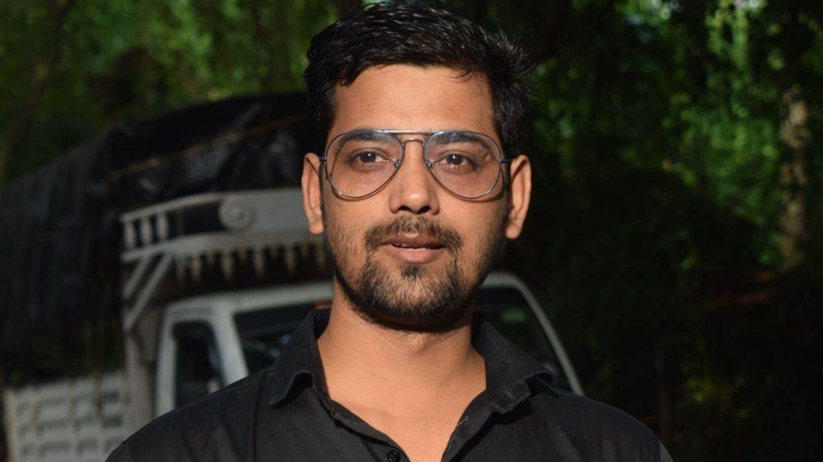 khagarias suman shekhar wins best romantic film award for khwabida