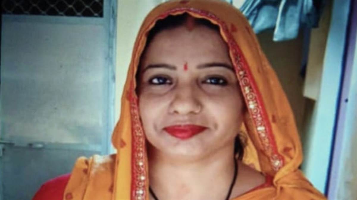 a teacher returning after darshan and worship from maa mundeshwari dham in chandauli died in a road accident