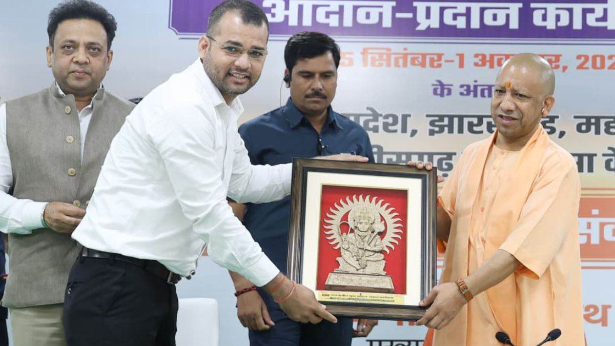 cm yogi says youth should prepare themselves for the unity and integrity of the country