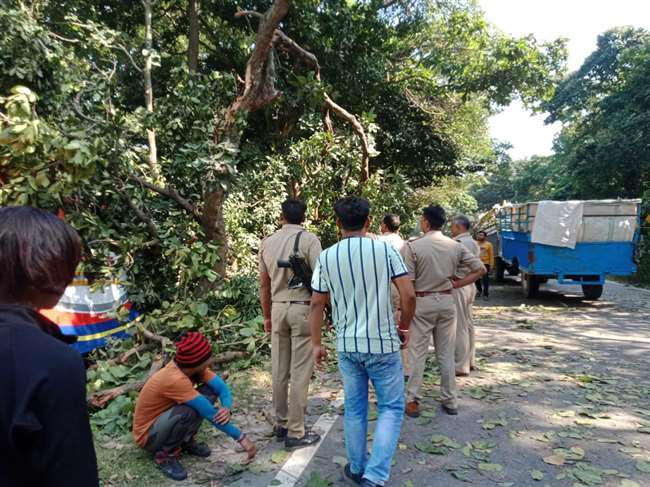 पीलीभीत में हुआ बड़ा हादसा, नेपालियों से भरी बस खाई में पलटी, 55 घायल