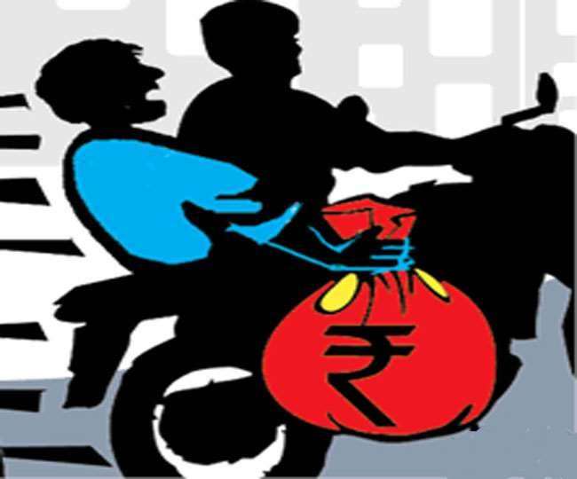 robbery in jamui looting bike mobile and one lakh rupees from the employees of the finance company returning after collecting
