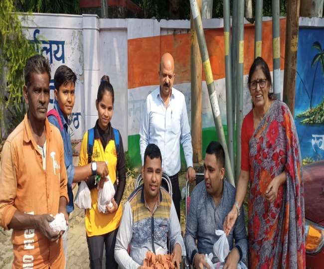 earthen lamps meerut invited to light earthen lamps on deepawali distribution done at commissionerate crossroads tell its benefits