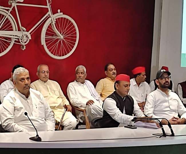 UP Assembly Election Senior Congress Leader Harendra Malik and His Ex MLA  Son Pankaj Malik Joins Samajwadi Party