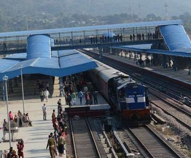 इंडियन रेलवे स्टेशनों का कायाकल्प करने जा रही।