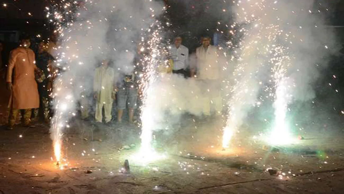 Diwali Air Pollution : चार दिन बाद भी उत्‍तराखंड में घूम रहा पटाखों का धुआं, सबसे खराब स्थिति हरिद्वार की - Diwali Air Pollution Diwali 2022 Diwali Air Pollution in Uttarakhand Air Pollution