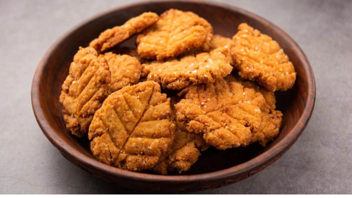 Chhath Puja Thekua Recipe: छठ पूजा में 'ठेकुआ' का है खास महत्व, बनाने ...