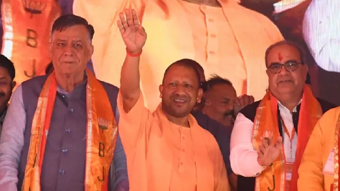 Ram Mandir News: सीएम योगी ने की बड़ी घोषणा- राम मंदिर दर्शन के लिए हर जिले से लाए जाएंगे लोग।