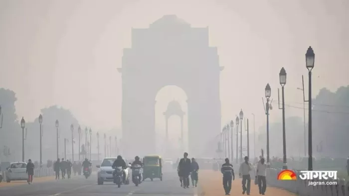 Delhi Weather Update: दिल्ली में ठंड पसारने लगी पांव, सीजन का सबसे ठंडा दिन रहा शनिवार; आज कैसा रहेगा मौसम?