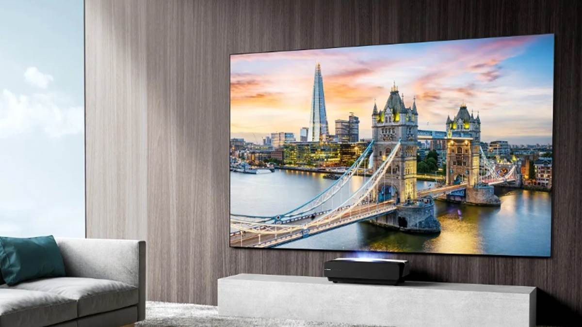 https://www.jagranimages.com/images/newimg/29102024/29_10_2024-amazon_sale_2024_on_hisense_smart_tv_23823557.jpg