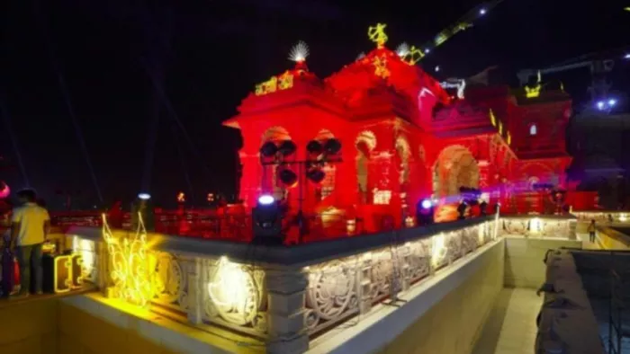 राम मंदिर के सिंह द्वार से रामलला के पहले दीपोत्सव की खुशियां दिखने लगी हैं।सौ- ट्रस्ट